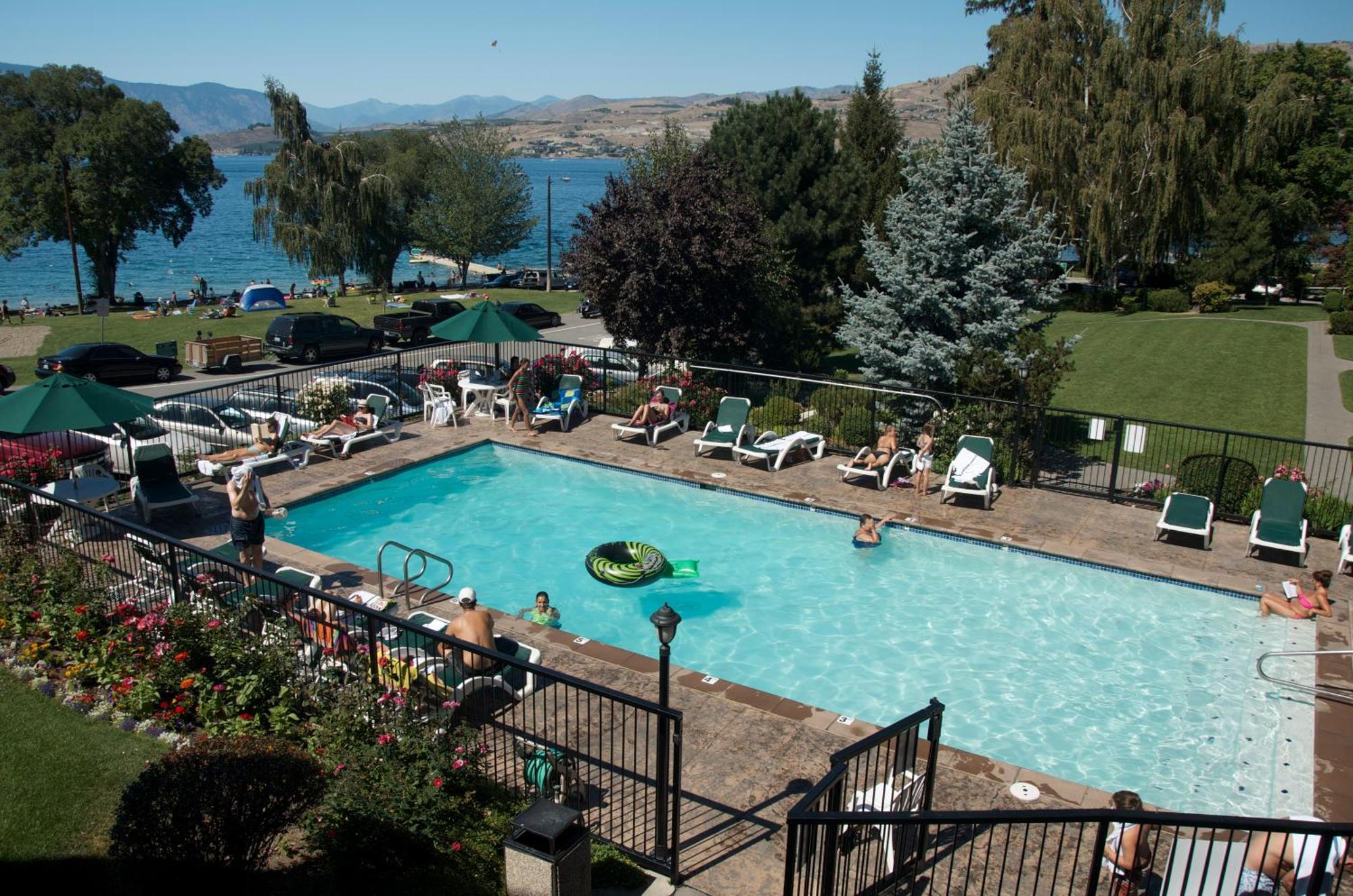 Lakeside Lodge And Suites Chelan Exterior photo