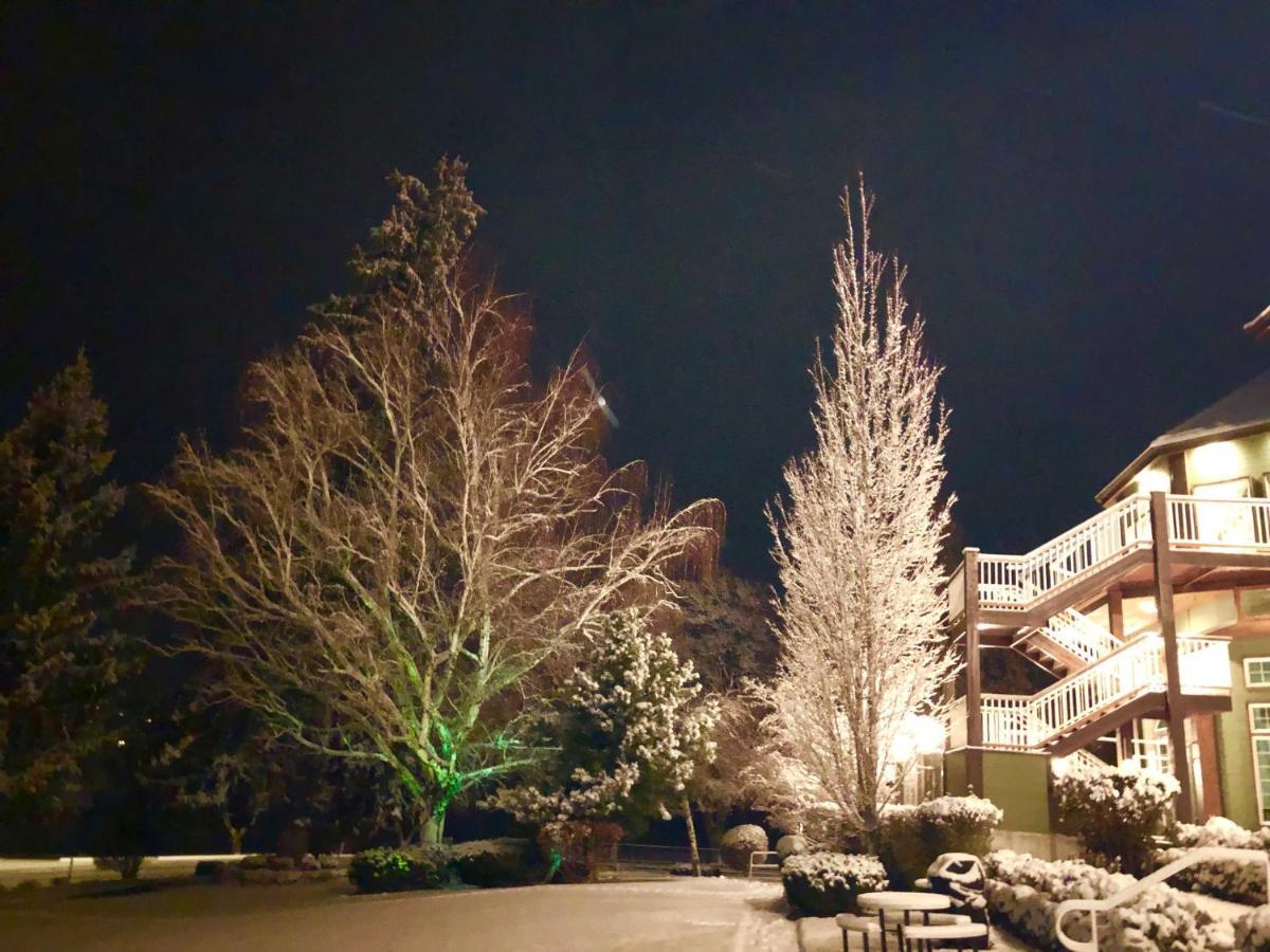 Lakeside Lodge And Suites Chelan Exterior photo